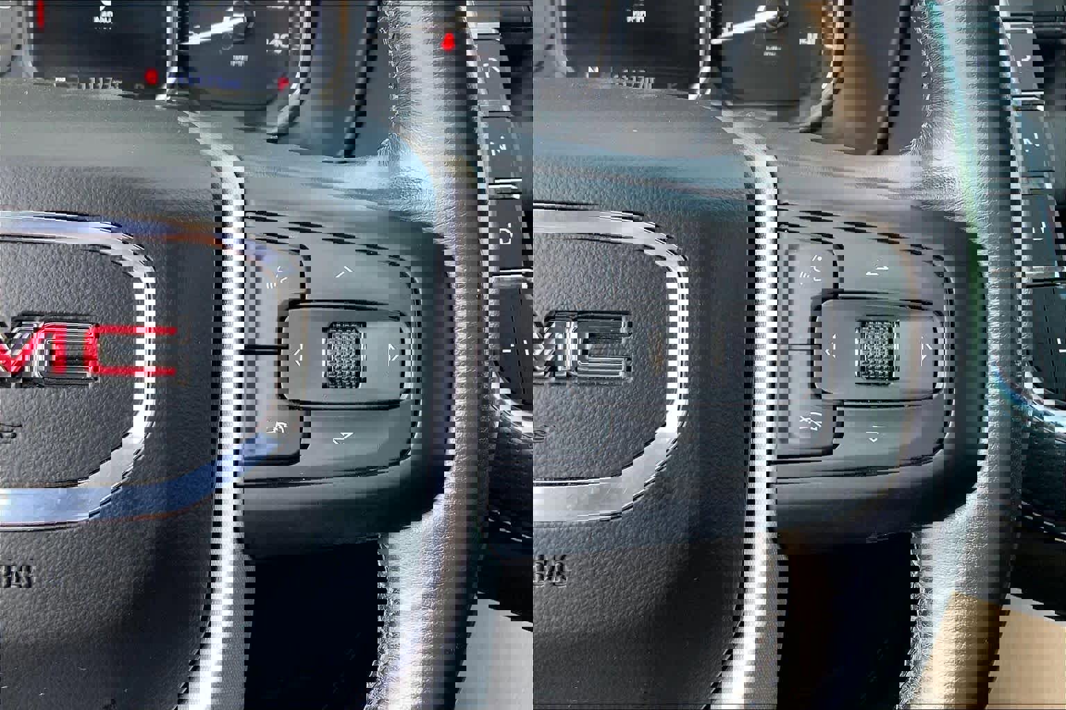 Used 2021 GMC Yukon XL SLT w/ SLT Premium Package image 24