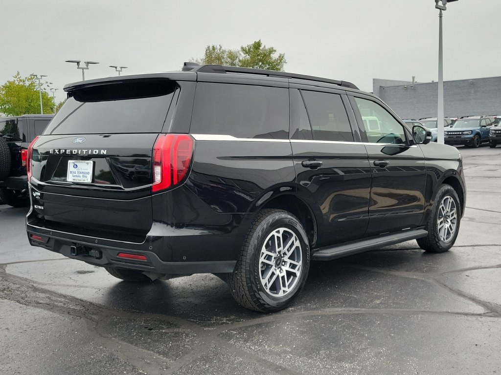 Certified 2025 Ford Expedition Active AWD/4WD image 4