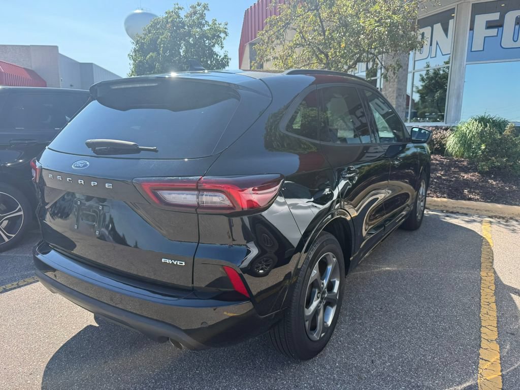 Certified 2024 Ford Escape ST-Line w/ Tech Pack #1 AWD/4WD image 4