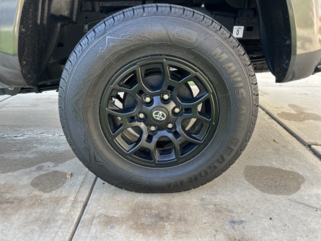 Used 2022 Toyota Tacoma SR5 w/ Technology Package RWD image 10