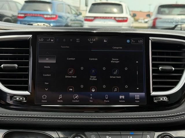 Used 2023 Chrysler Pacifica Limited FWD image 26