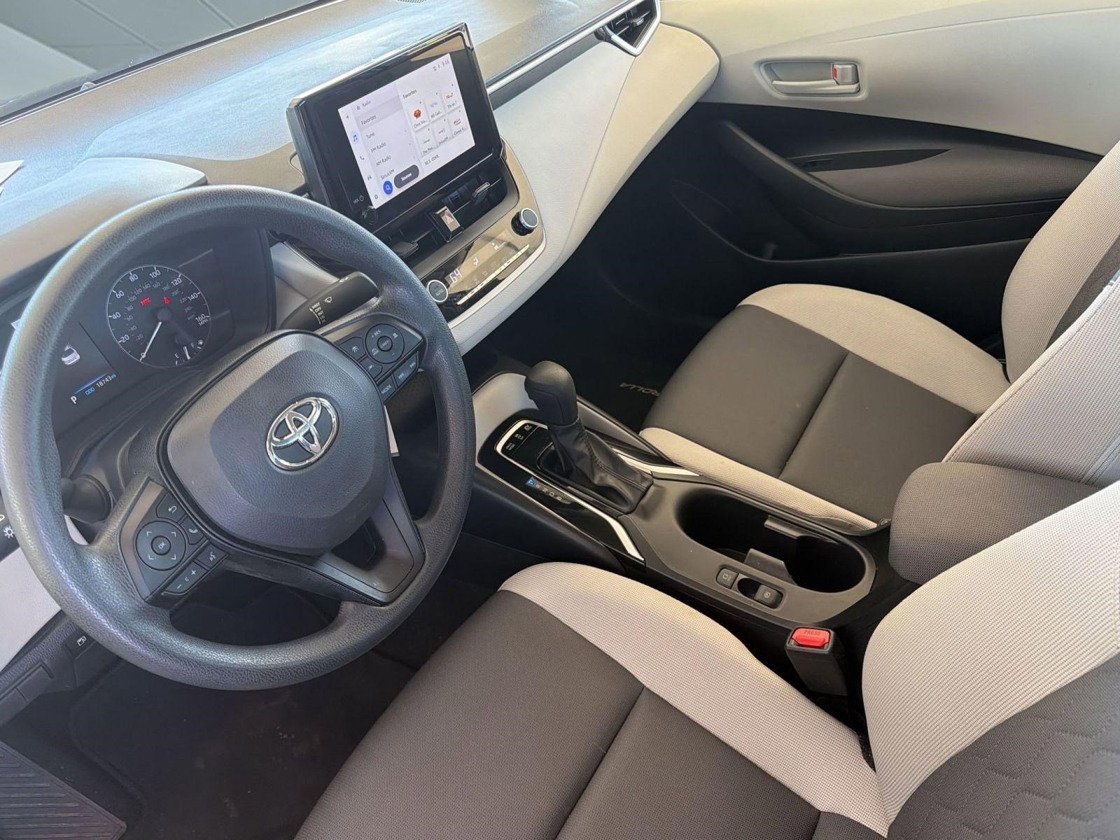 Used 2025 Toyota Corolla LE FWD image 4