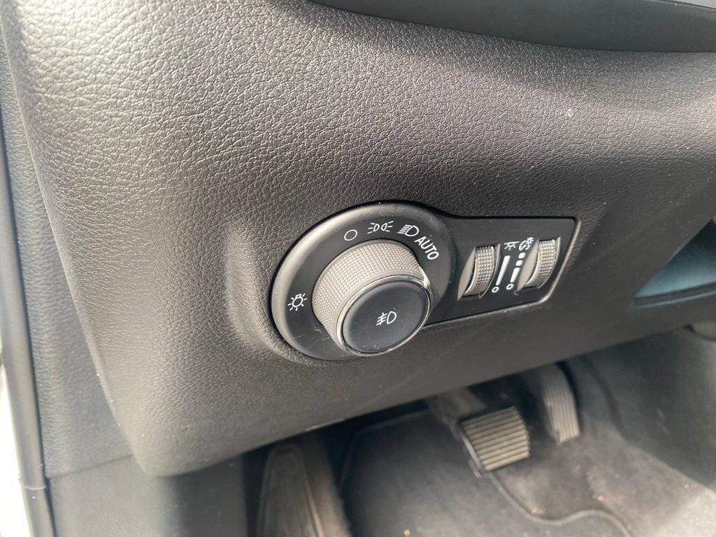 Used 2024 Jeep Compass Latitude AWD/4WD image 16
