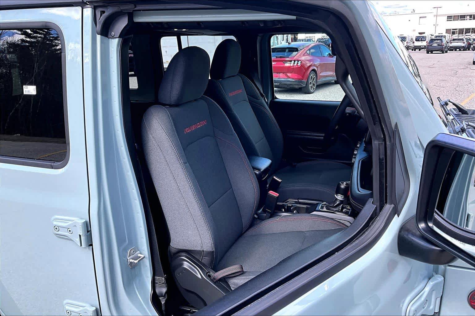Used 2024 Jeep Wrangler Unlimited Rubicon AWD/4WD image 8