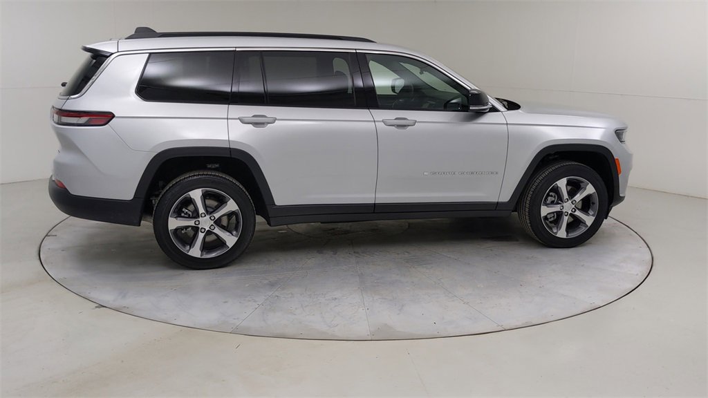 Used 2025 Jeep Grand Cherokee L Limited image 13