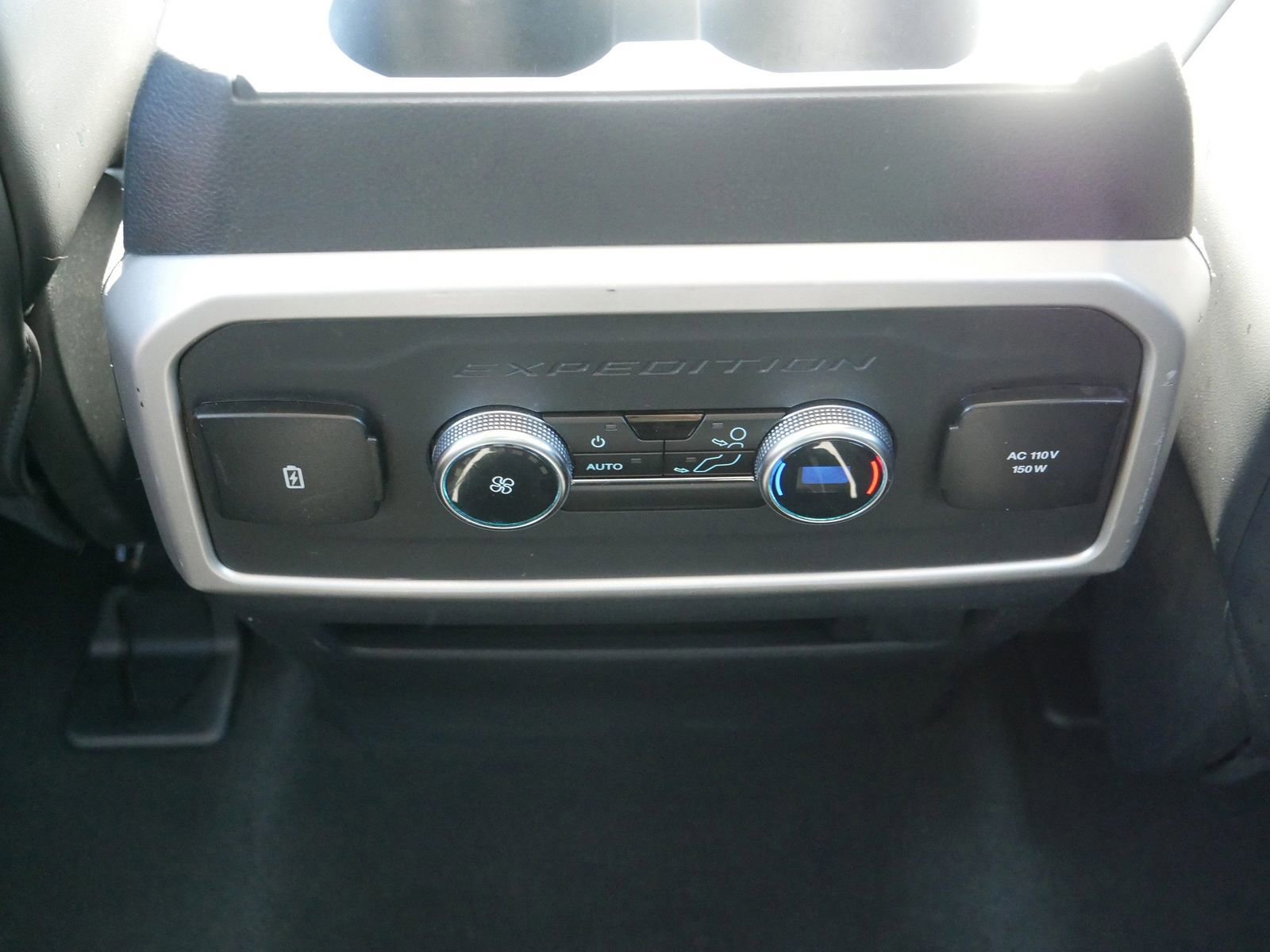Certified 2024 Ford Expedition XLT image 24