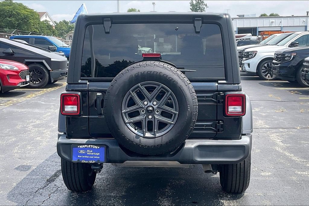 Used 2024 Jeep Wrangler Unlimited Sport AWD/4WD image 3