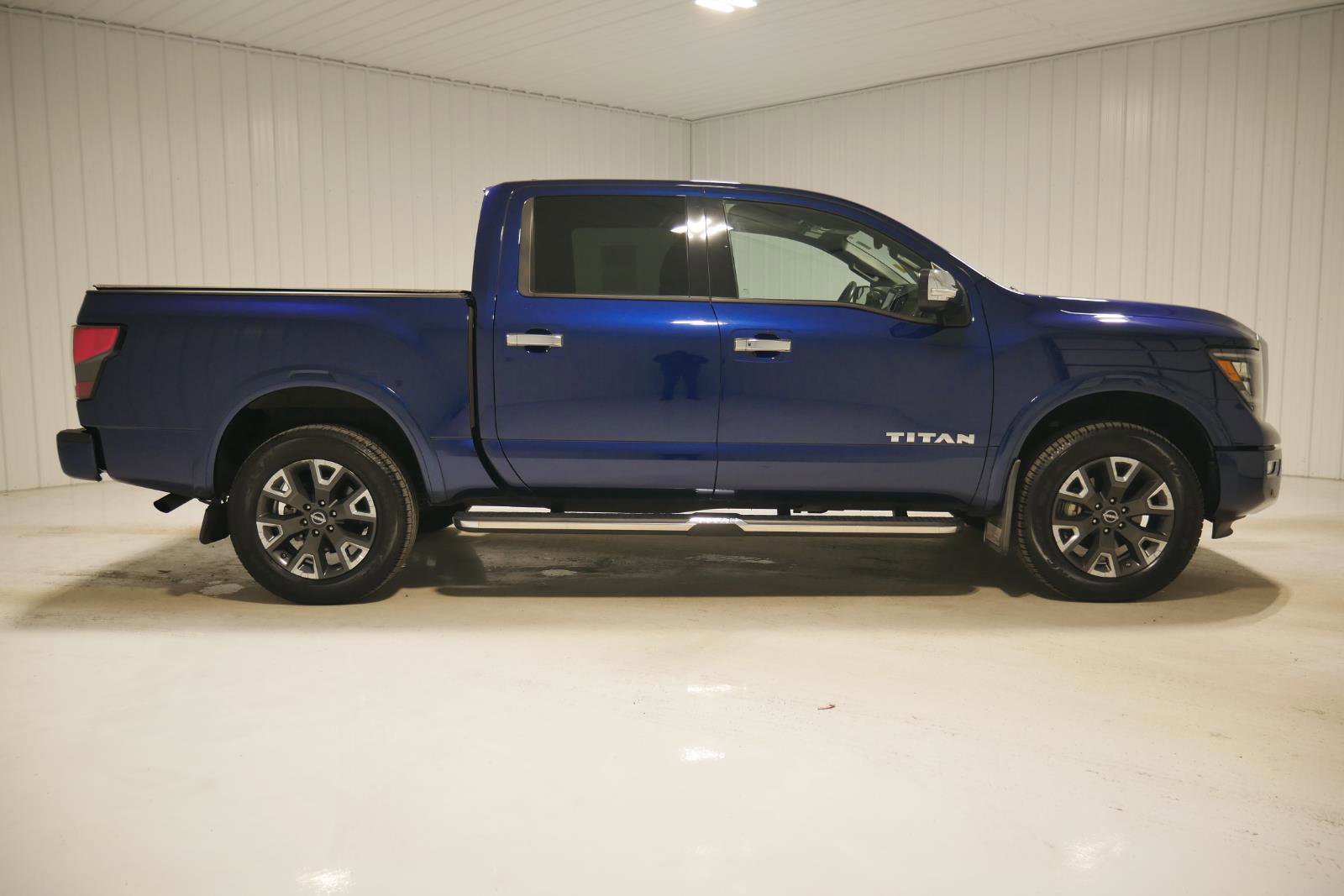 Used 2023 Nissan Titan Platinum Reserve w/ Moonroof Package image 4