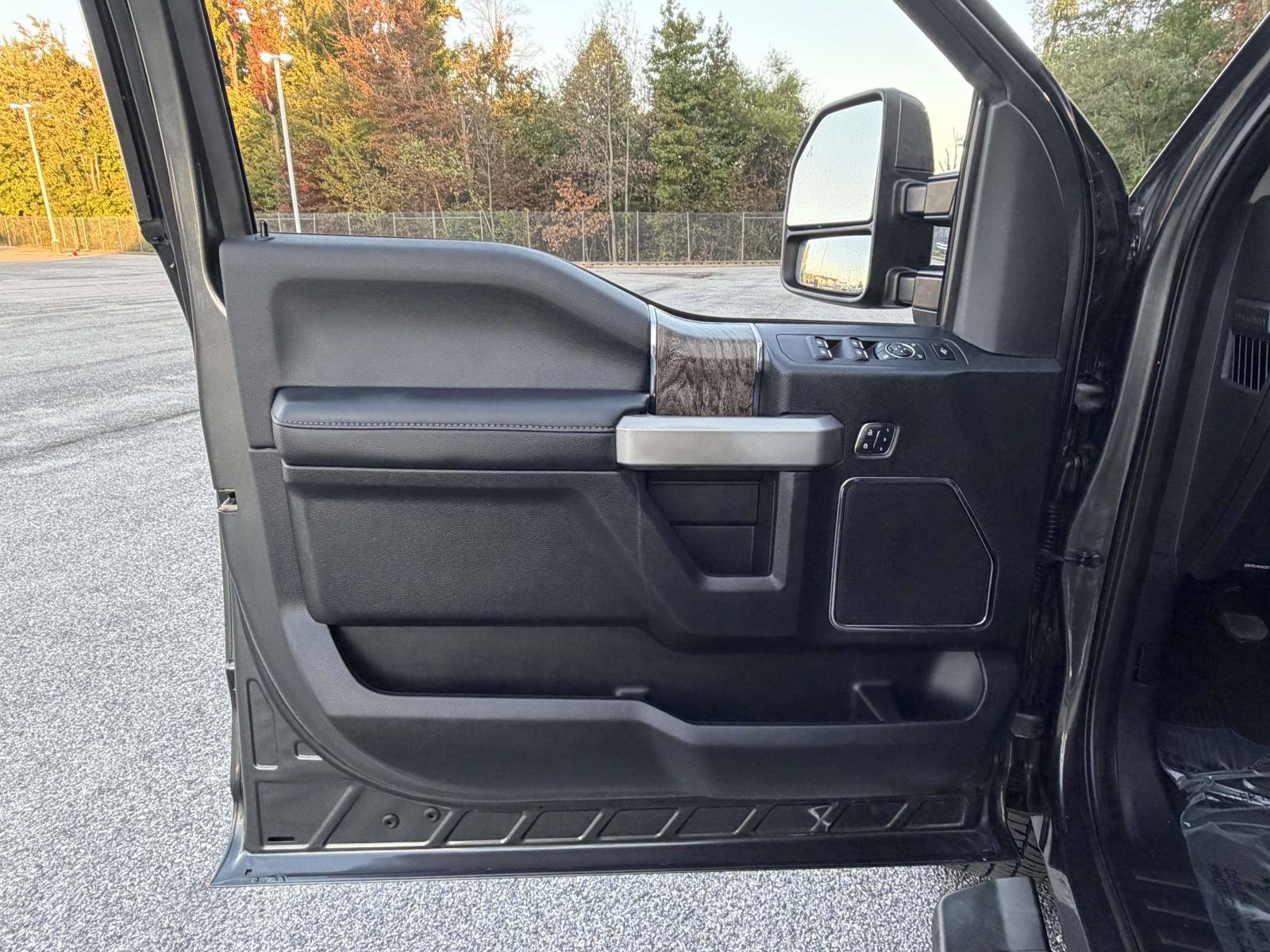 Certified 2019 Ford F250 Lariat w/ Lariat Ultimate Package AWD/4WD image 18