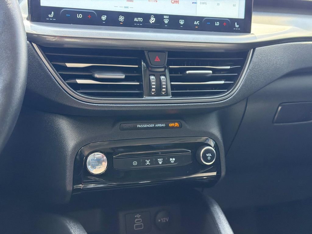 Certified 2025 Ford Escape SE FWD image 16