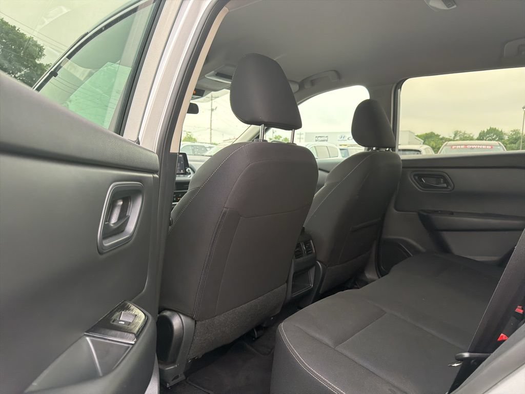 Used 2024 Nissan Rogue S FWD image 18