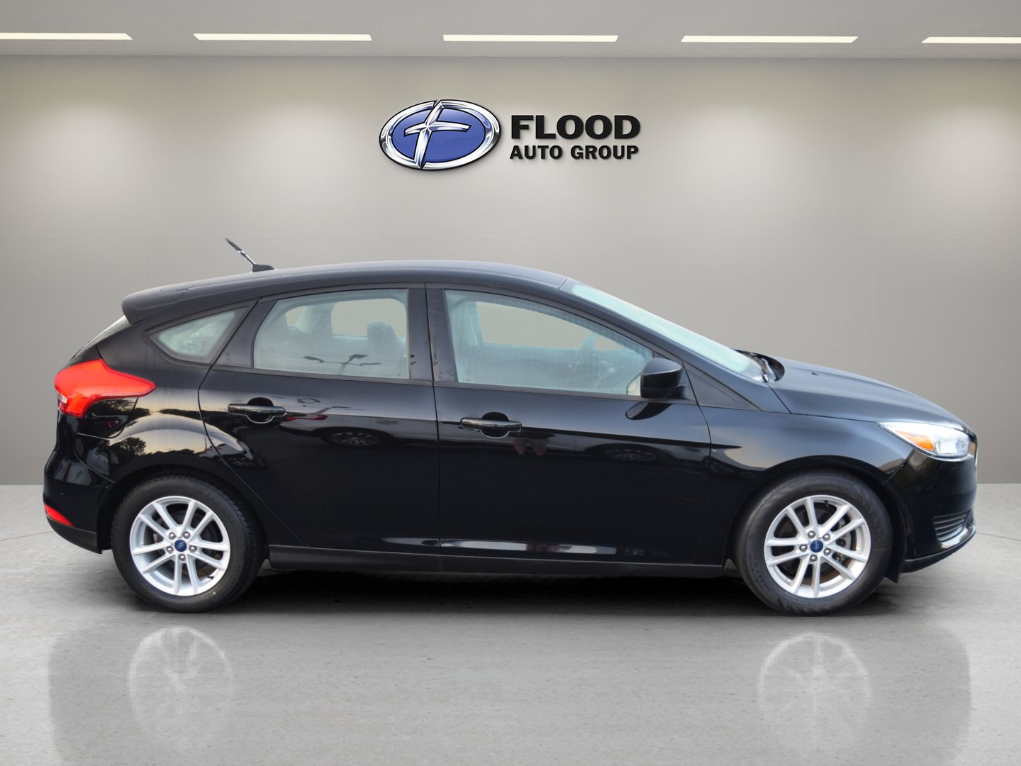 Certified 2018 Ford Focus SE FWD image 3