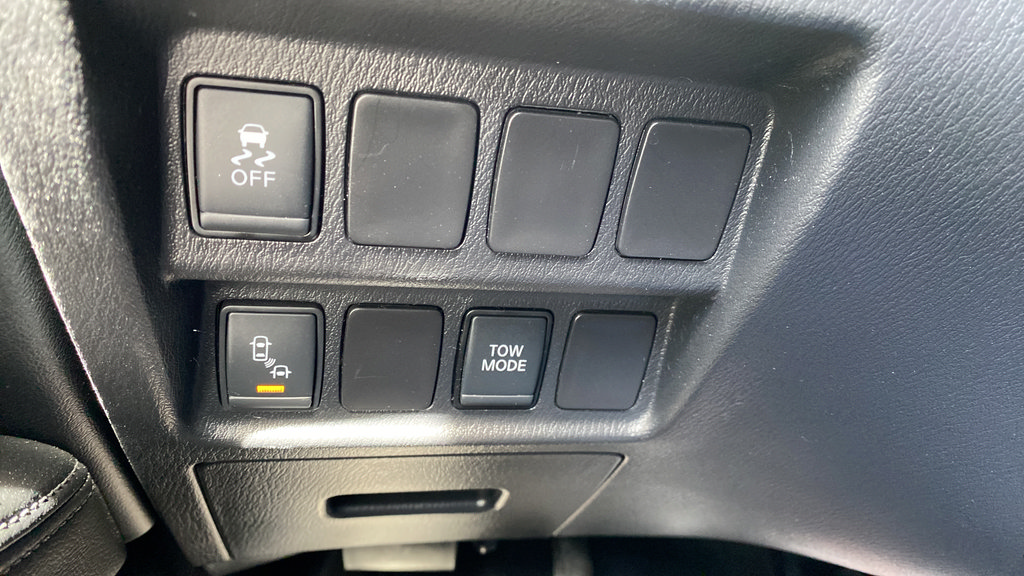 Used 2020 Nissan Pathfinder SV AWD/4WD image 32
