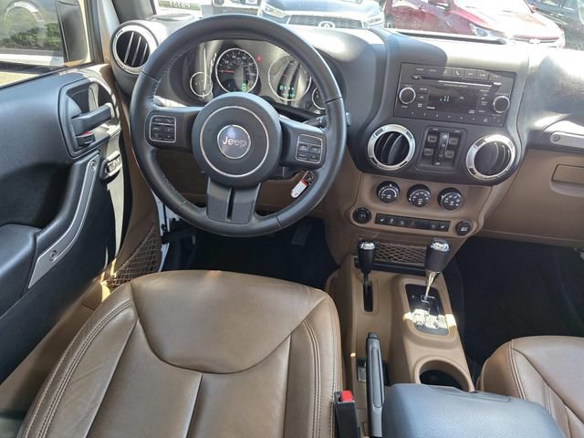 Used 2017 Jeep Wrangler Unlimited Rubicon w/ Connectivity Group AWD/4WD image 10