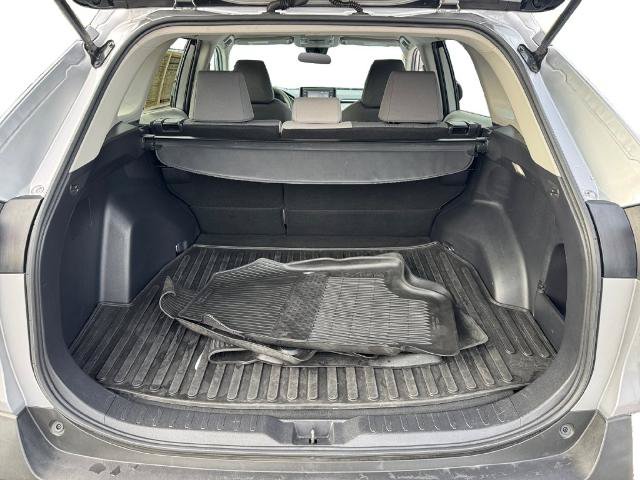 Used 2022 Toyota RAV4 XLE AWD/4WD image 9