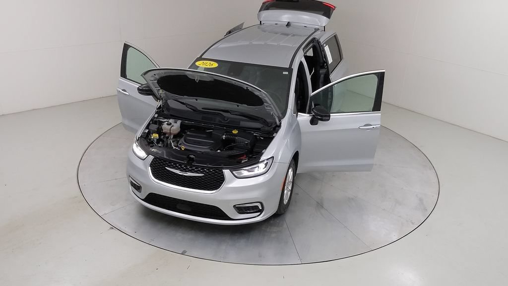 Used 2026 Chrysler Pacifica Select FWD image 42