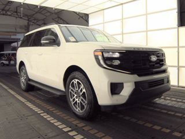 Certified 2025 Ford Expedition Active AWD/4WD image 3