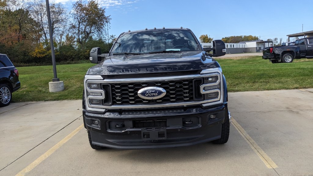 Certified 2025 Ford F450 Platinum w/ FX4 Off-Road Package AWD/4WD image 8