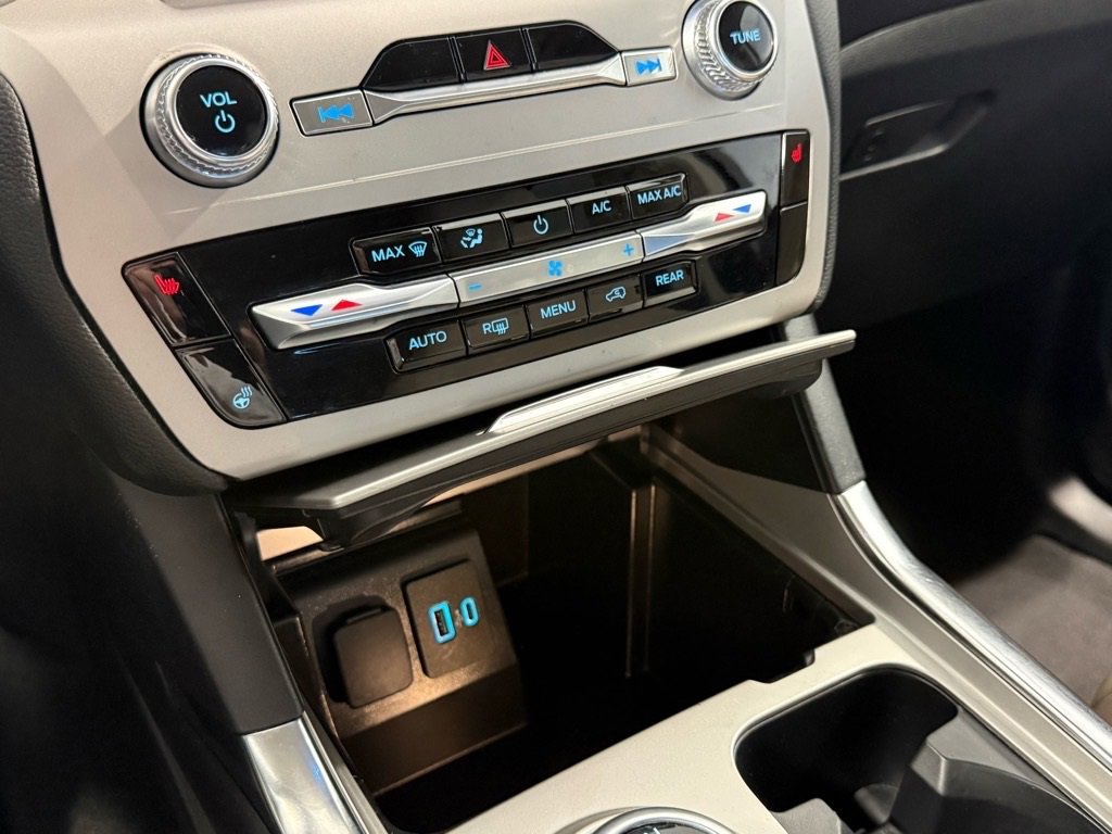 Certified 2024 Ford Explorer XLT w/ Equipment Group 202A image 18