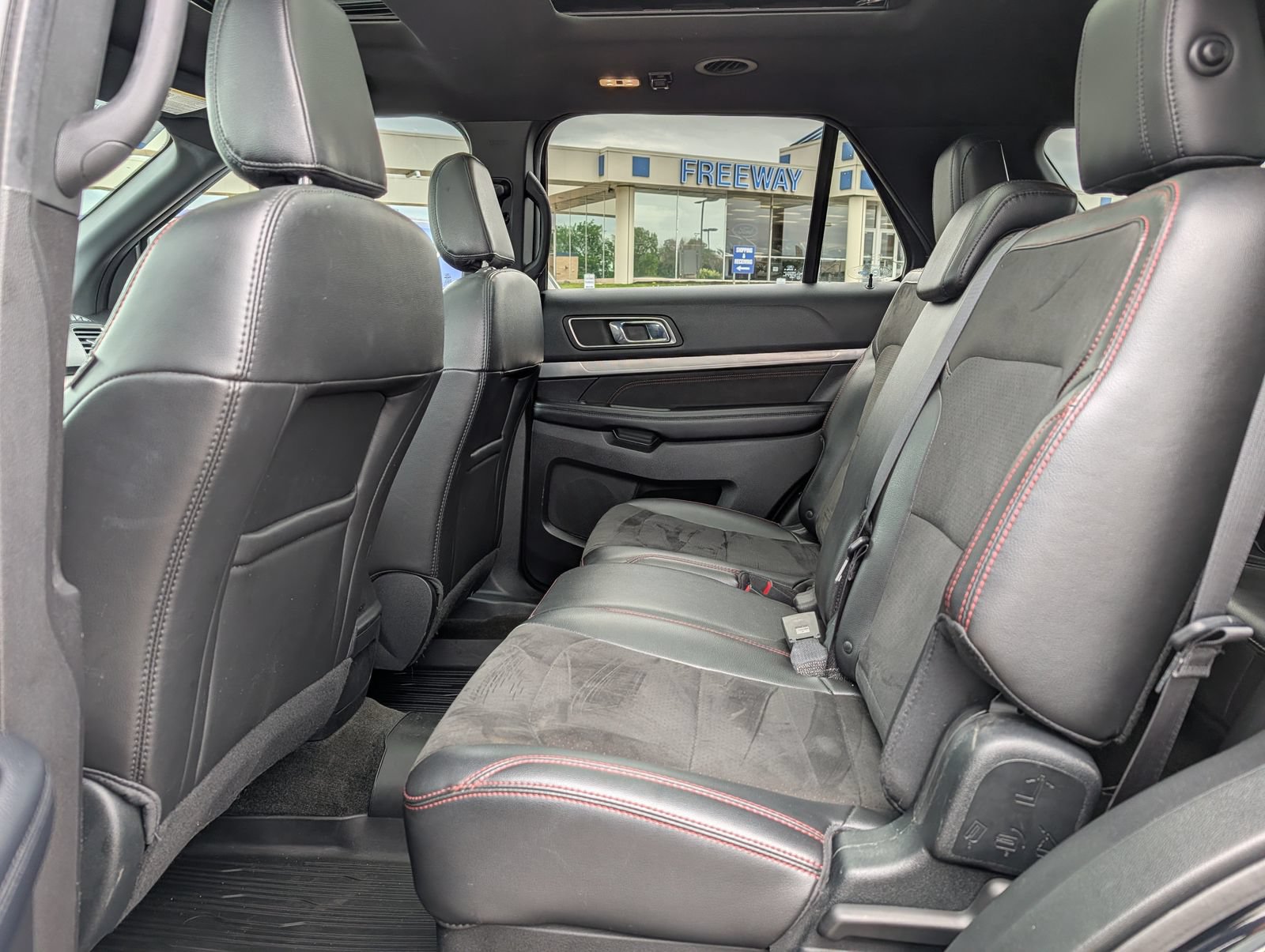 Certified 2018 Ford Explorer XLT w/ Equipment Group 202A AWD/4WD image 20