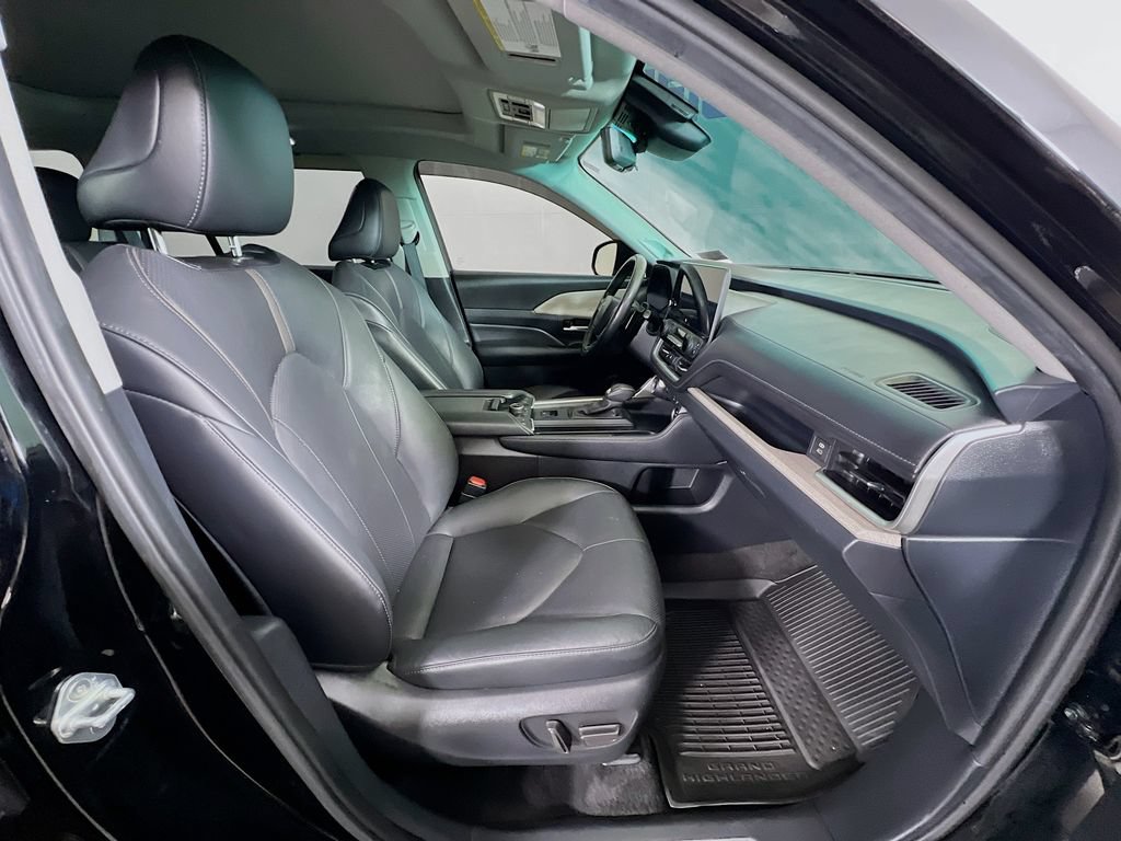 Used 2024 Toyota Grand Highlander AWD image 36
