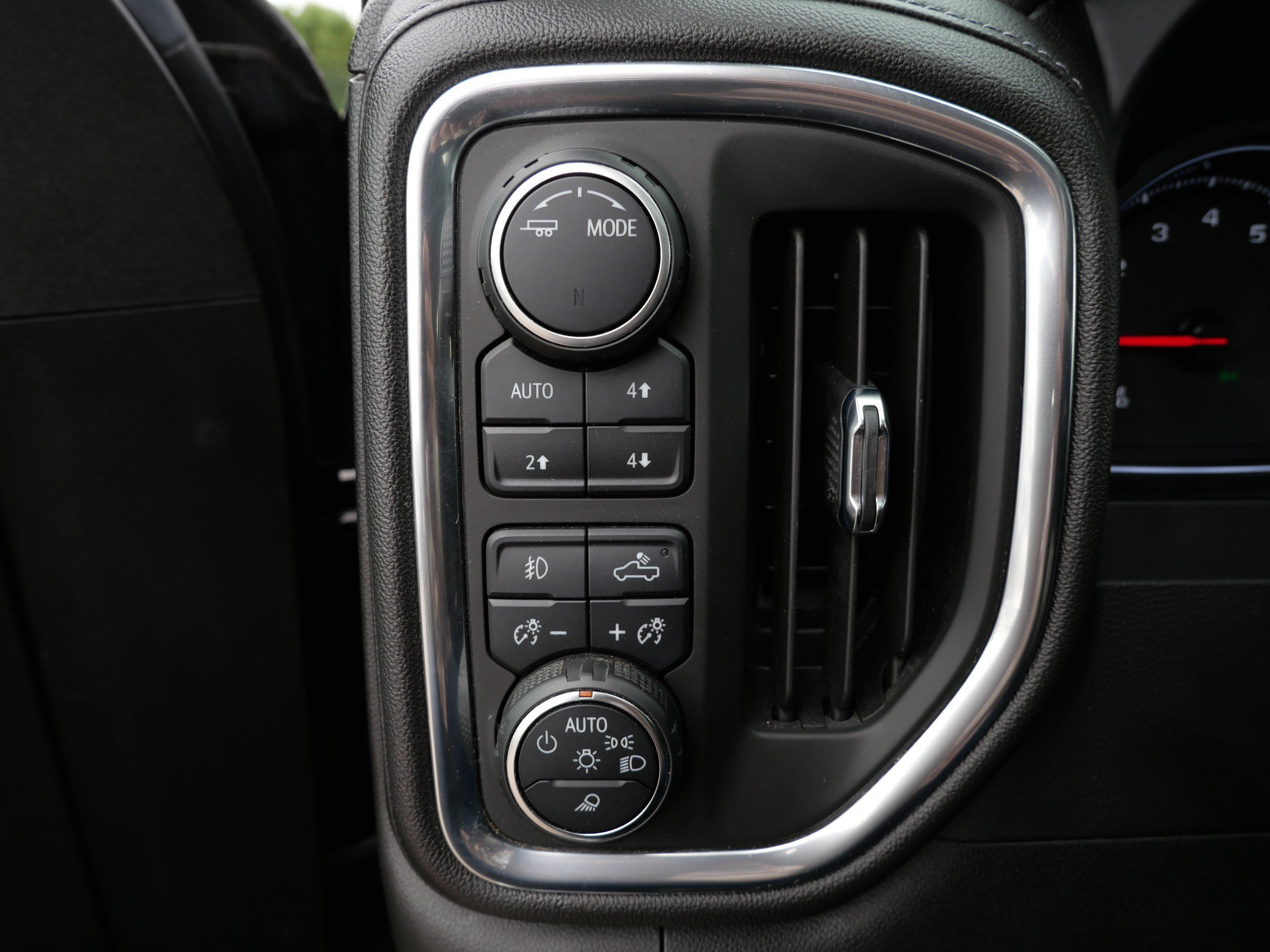 Used 2022 Chevrolet Silverado 1500 LTZ w/ LTZ Convenience Package II AWD/4WD image 26