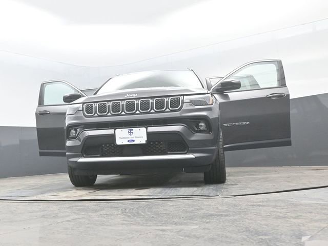 Used 2023 Jeep Compass Limited AWD/4WD image 30