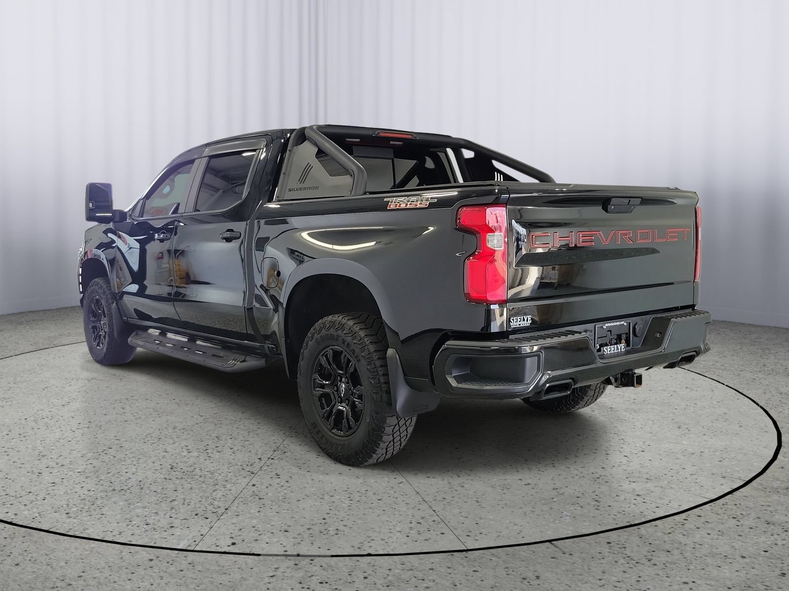Used 2020 Chevrolet Silverado 1500 LT Trail Boss AWD/4WD image 3