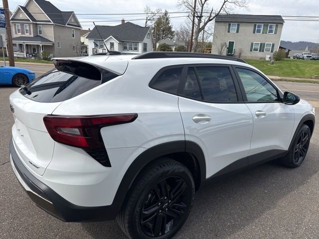 Used 2025 Chevrolet Trax ACTIV w/ Sunroof Package image 6