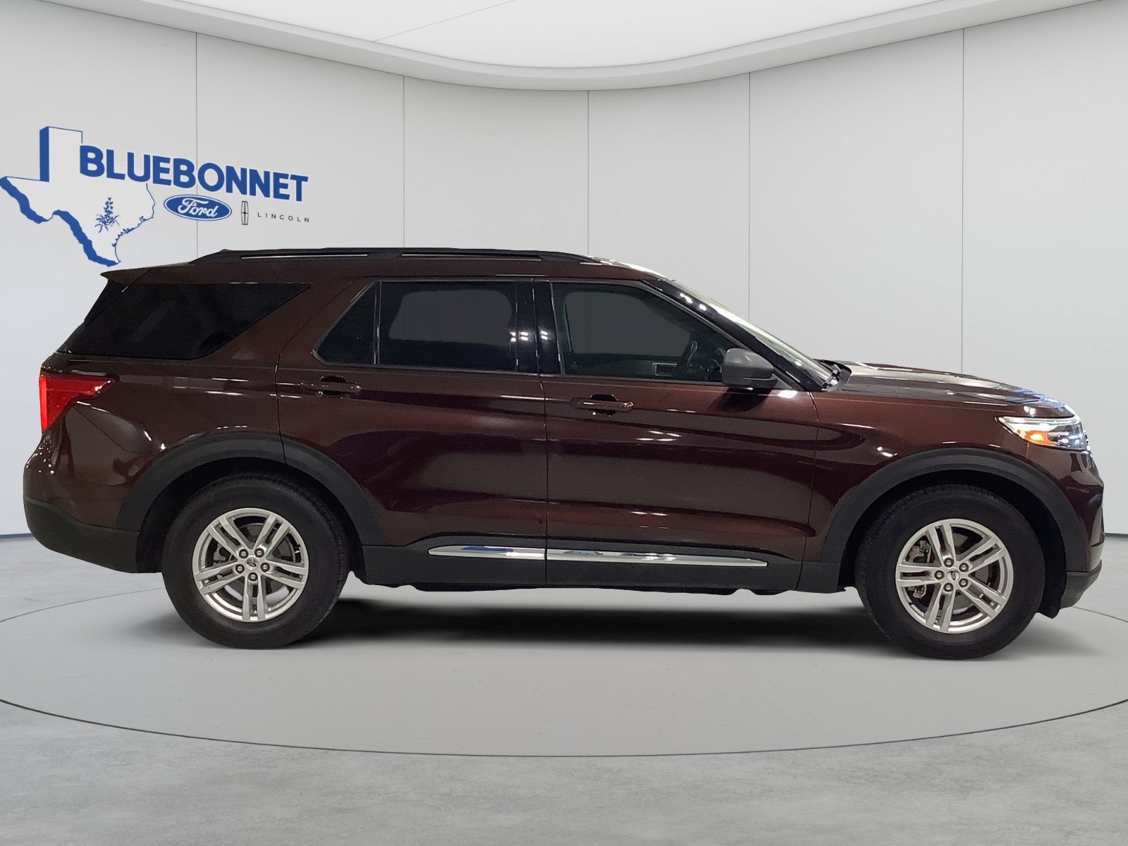 Certified 2020 Ford Explorer XLT w/ Equipment Group 202A RWD image 4