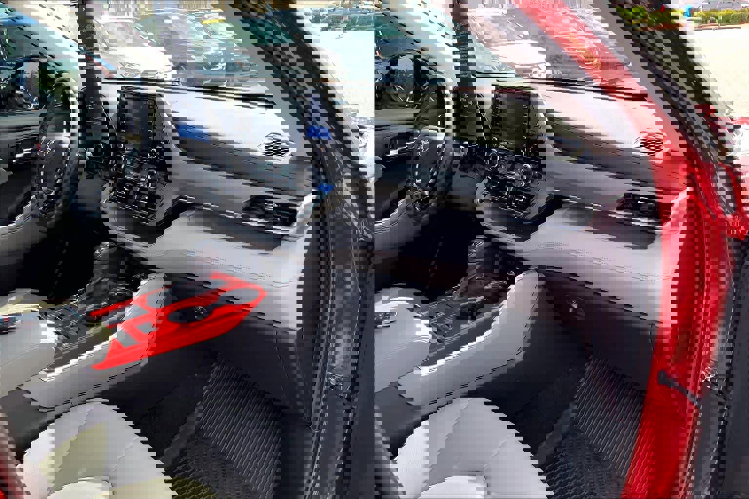 Used 2021 Toyota Highlander XLE FWD image 19