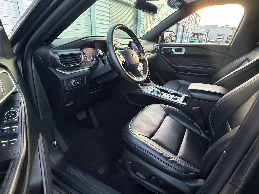 Certified 2020 Ford Explorer XLT w/ Equipment Group 202A AWD/4WD image 11