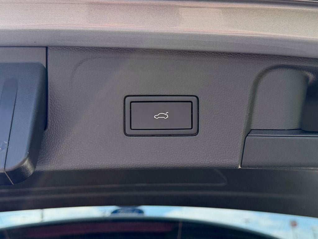 Used 2025 Volkswagen Atlas SE AWD/4WD image 18