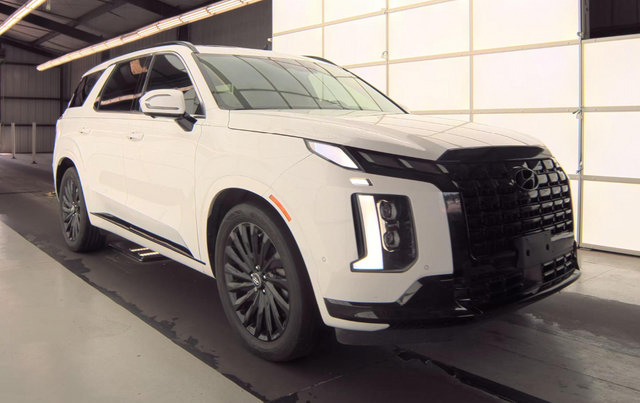 Used 2024 Hyundai Palisade Calligraphy AWD/4WD image 2