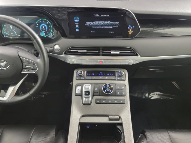 Used 2022 Hyundai Palisade Limited w/ Winter Package AWD/4WD image 21