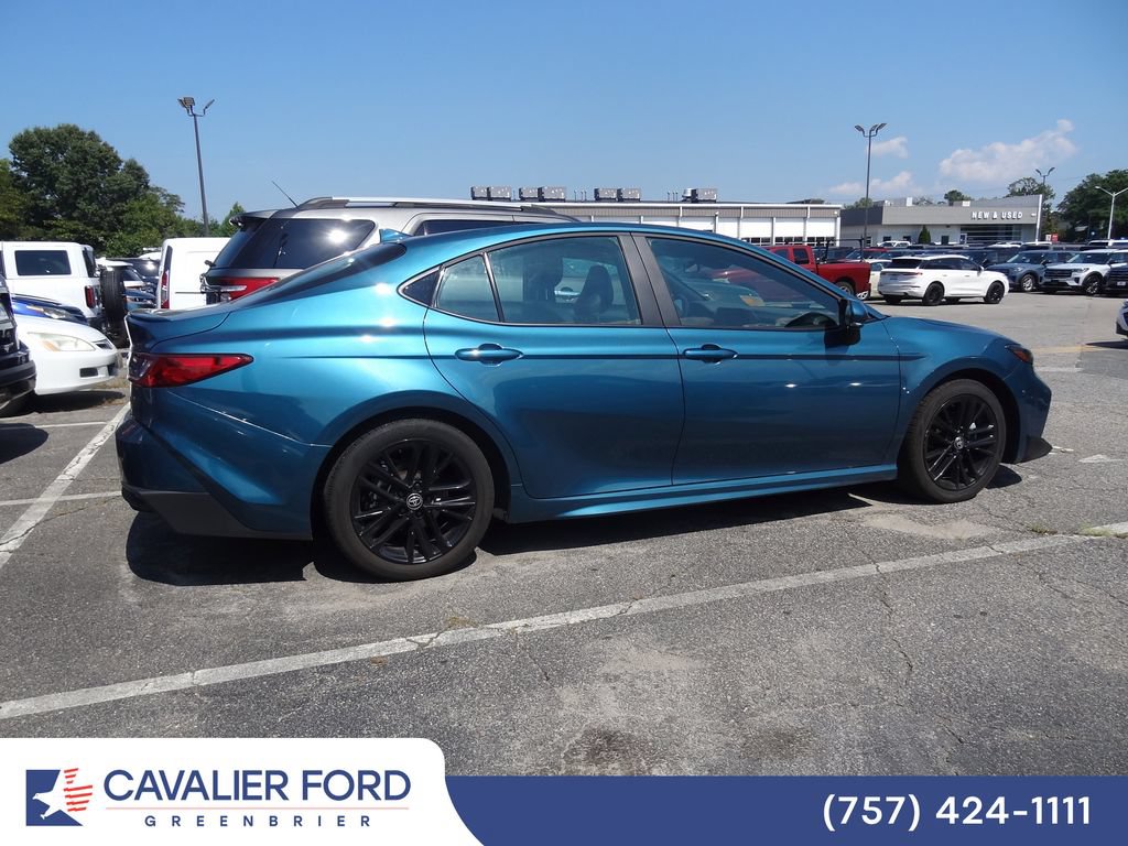 Used 2025 Toyota Camry SE FWD image 3