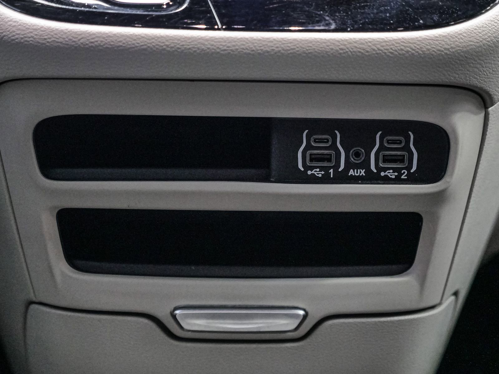 Used 2024 Chrysler Pacifica Touring-L image 29