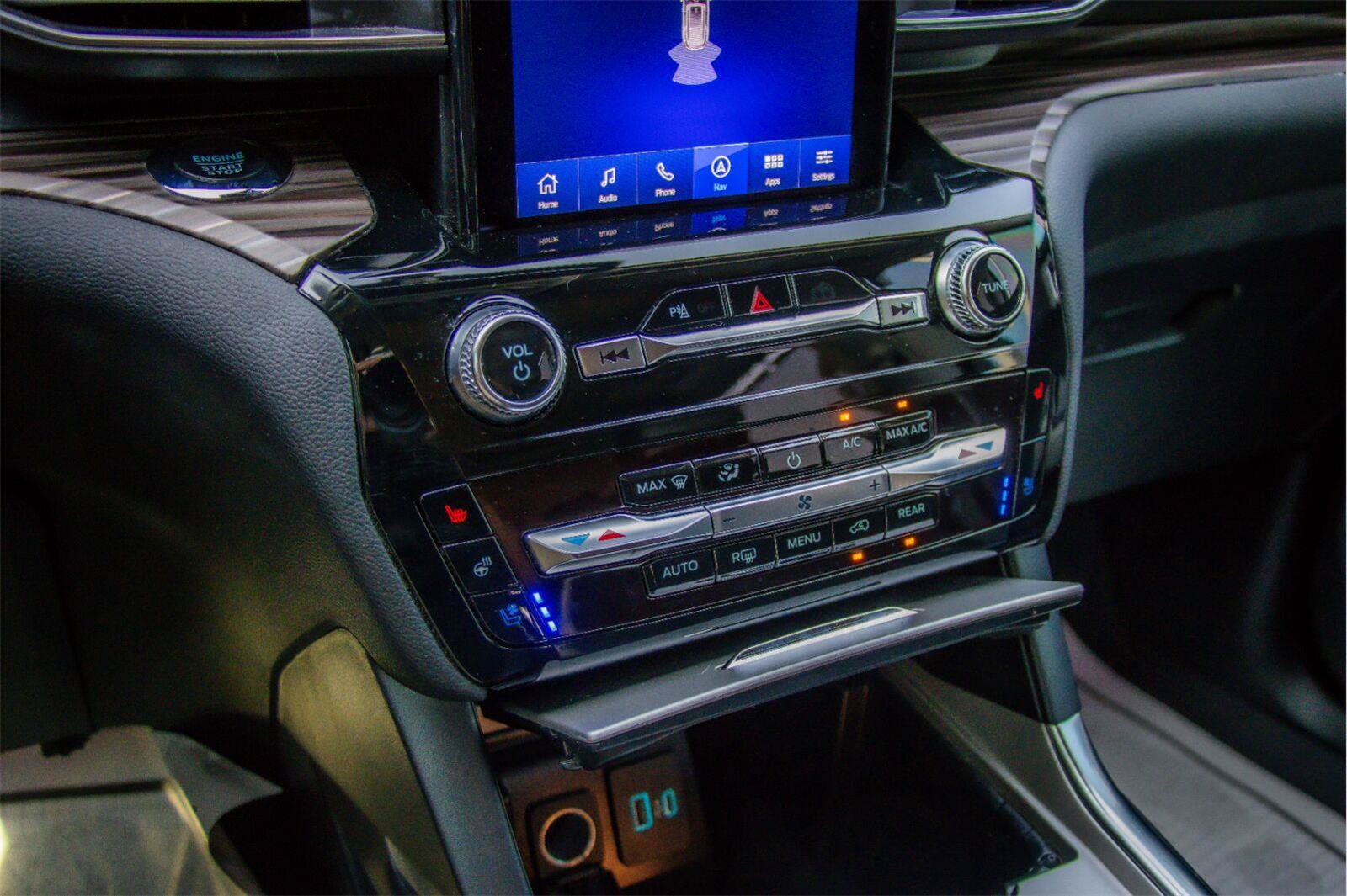 Certified 2024 Ford Explorer Limited w/ Limited Technology Package RWD image 18