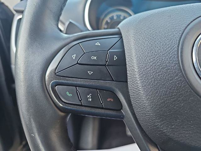 Used 2019 Jeep Cherokee Trailhawk w/ Comfort/Convenience Group AWD/4WD image 16