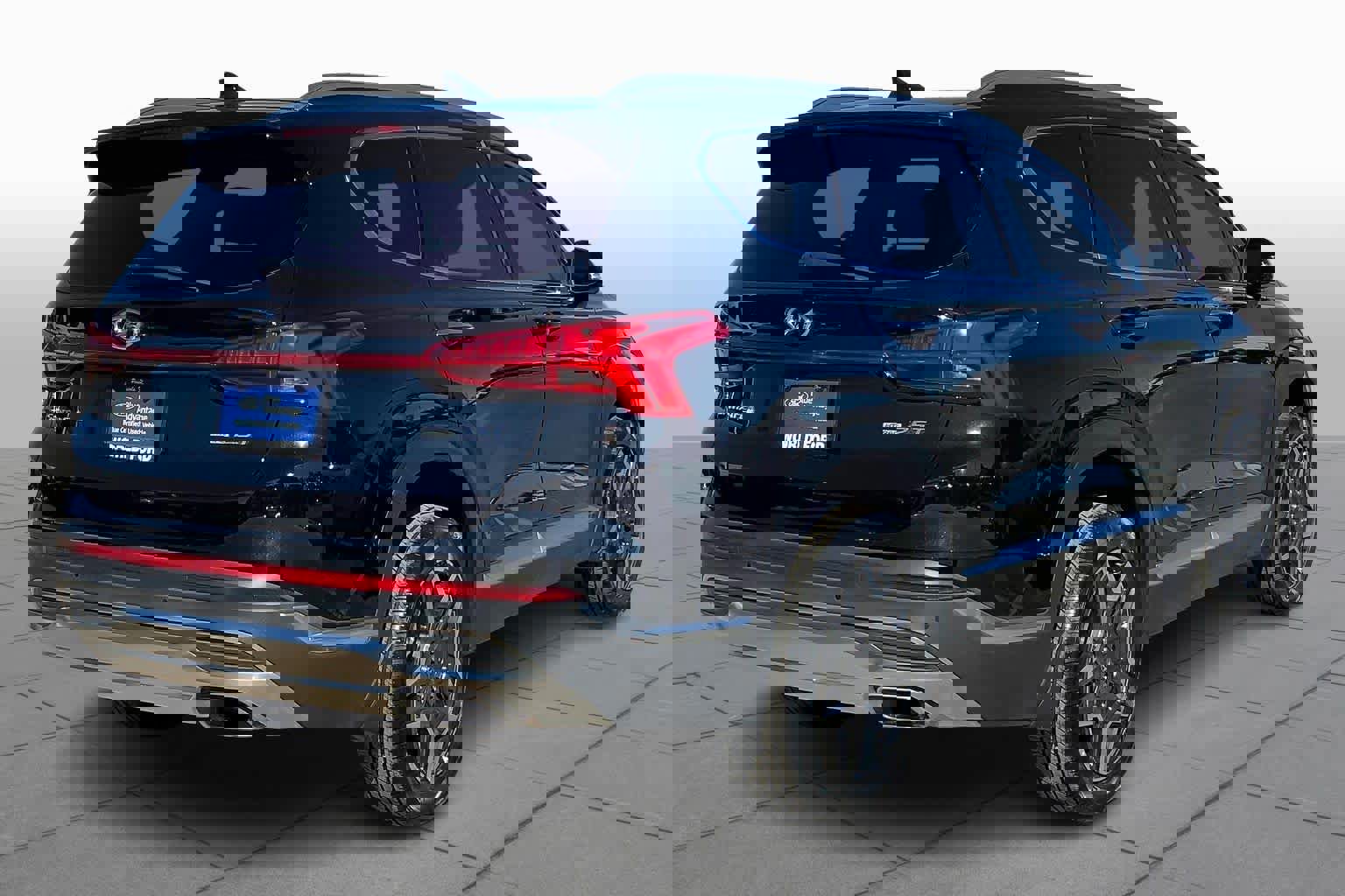 Used 2023 Hyundai Santa Fe Limited image 3