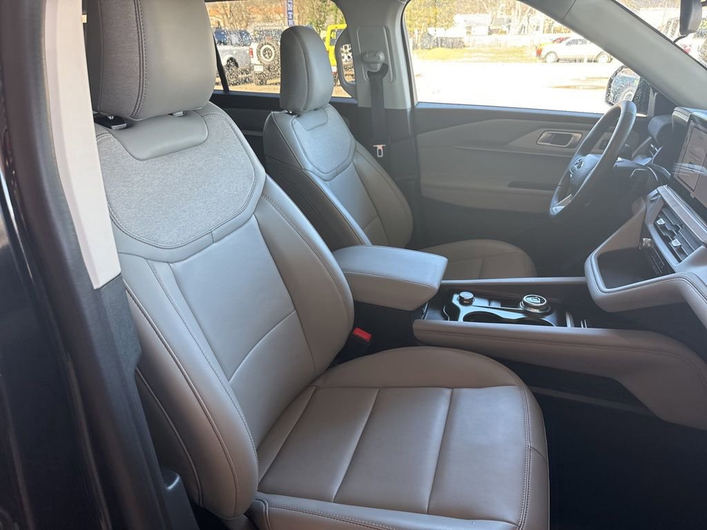 Certified 2025 Ford Explorer Active w/ Active Comfort Package image 21