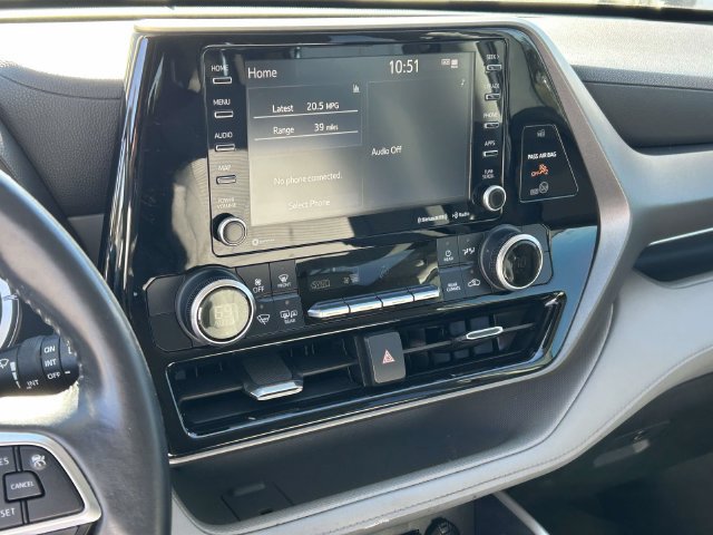 Used 2021 Toyota Highlander LE FWD image 21