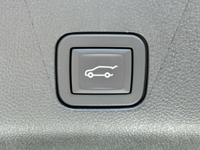 Used 2024 GMC Yukon SLT w/ SLT Luxury Package AWD/4WD image 15