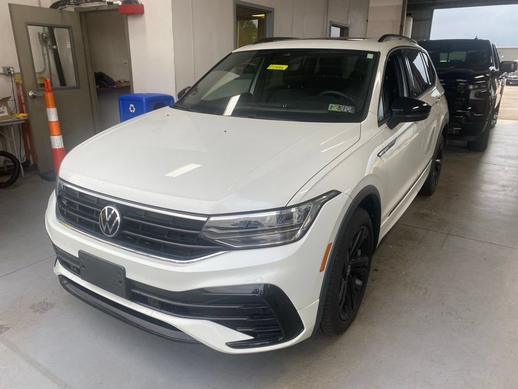 Used 2023 Volkswagen Tiguan SE R-Line FWD image 2
