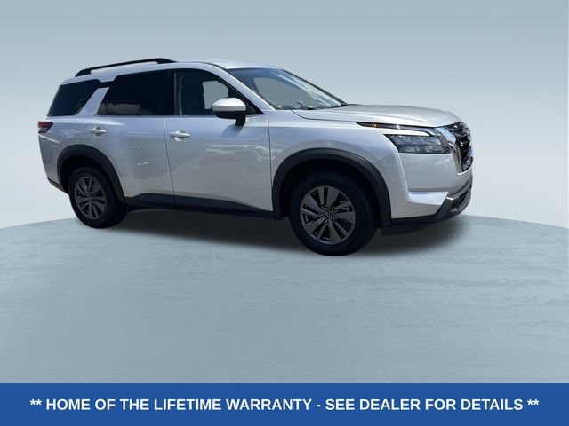 Used 2024 Nissan Pathfinder SV AWD/4WD image 2