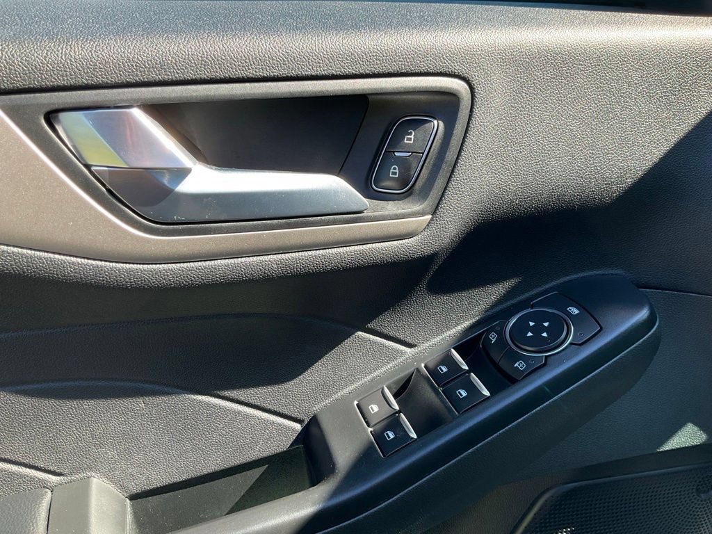 Certified 2022 Ford Escape SEL AWD/4WD image 17