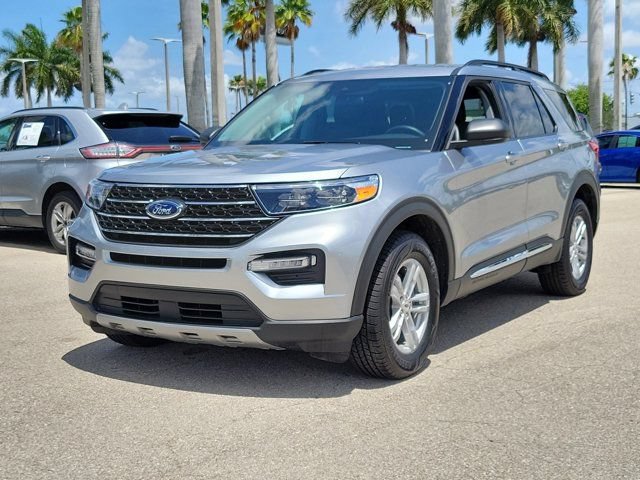 Certified 2024 Ford Explorer XLT w/ Equipment Group 202A AWD/4WD image 3
