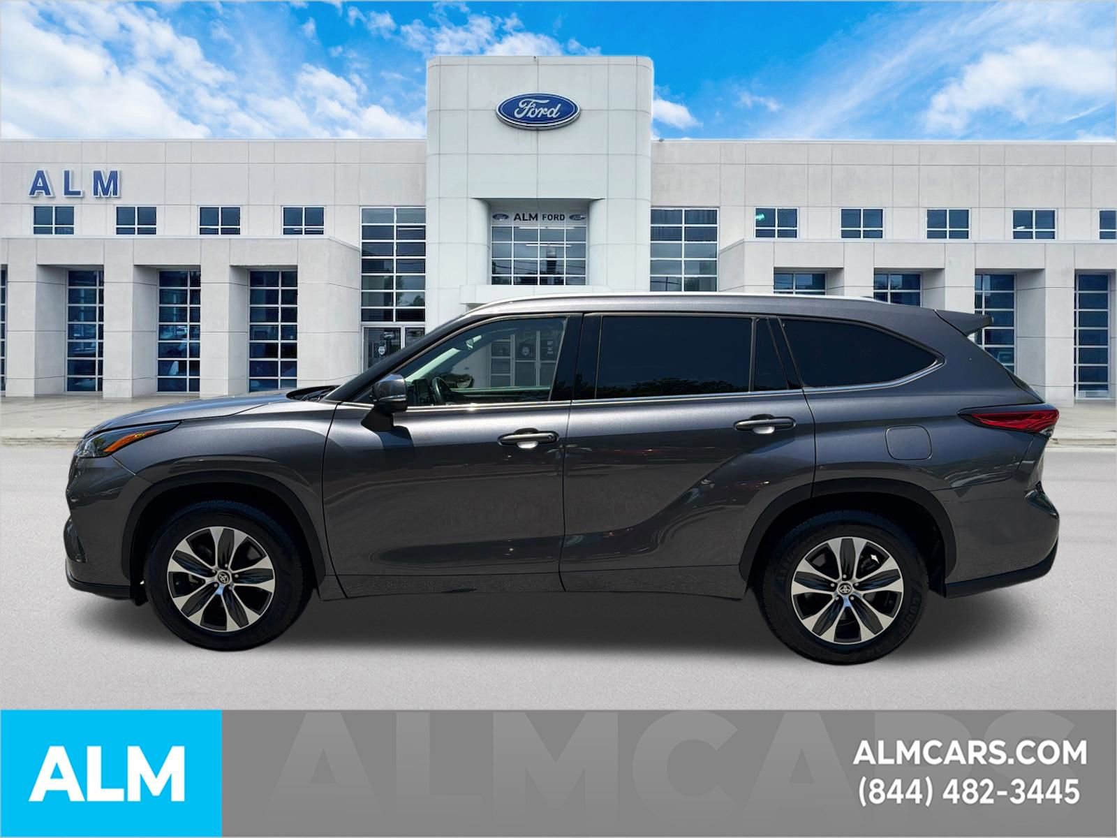 Used 2022 Toyota Highlander XLE FWD image 9