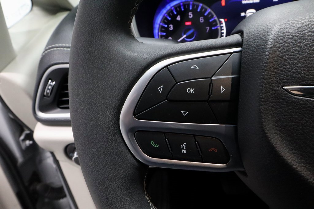 Used 2024 Chrysler Pacifica Touring-L image 28