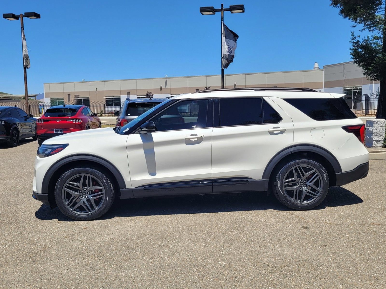 Certified 2025 Ford Explorer ST AWD/4WD image 7